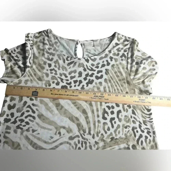 Chico’s Women’s Leopard Print Asymmetrical Top White Size 1 - Picture 5 of 9